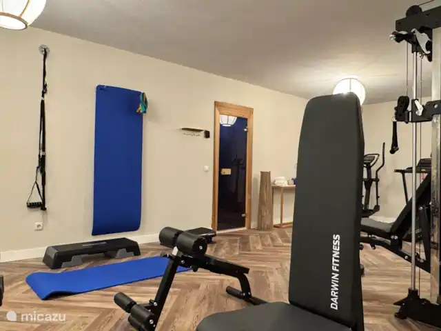 Onze gym en aangrenzende sauna.